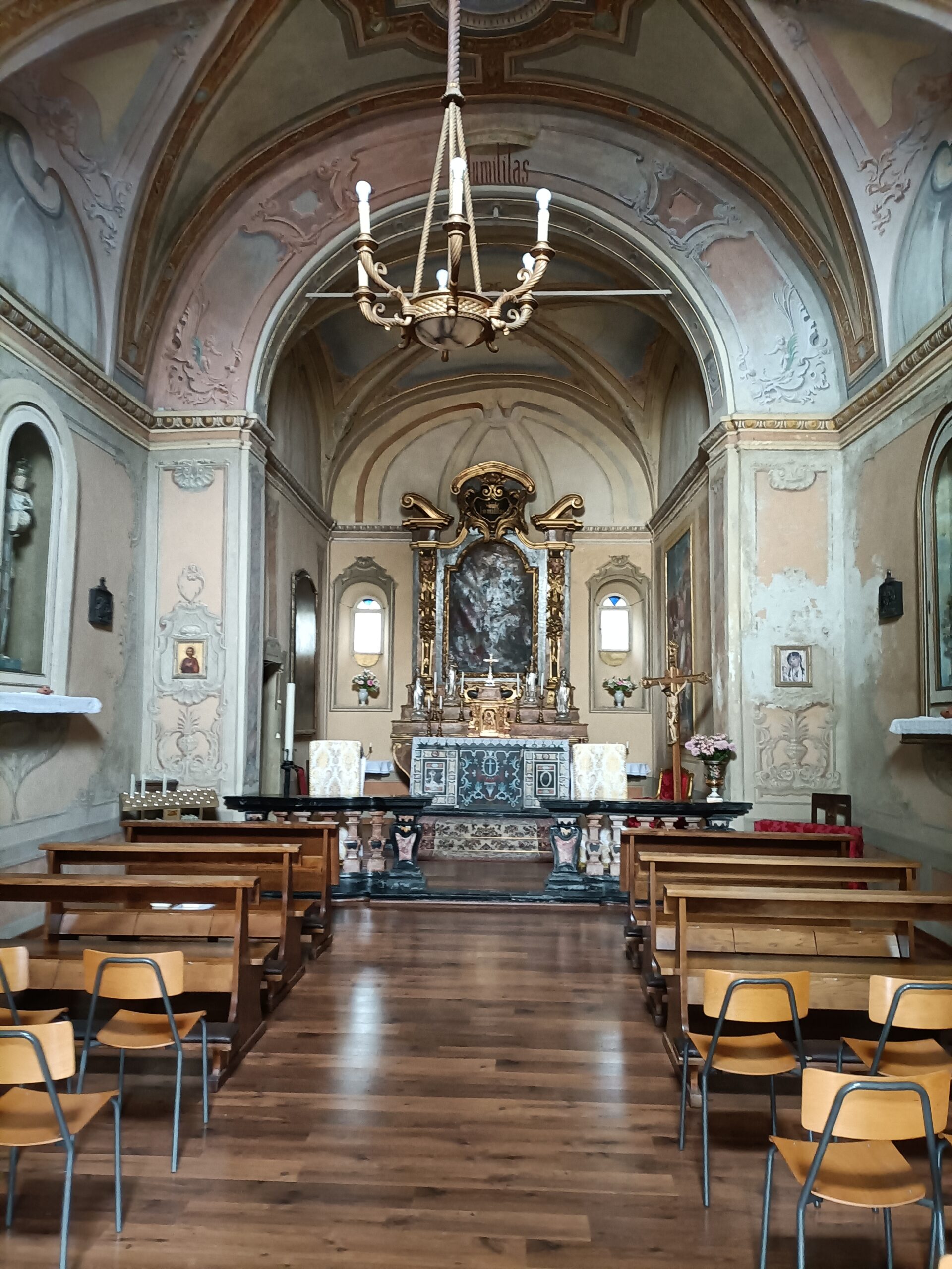 interno chiesa Castione