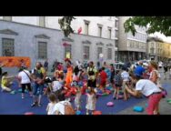 BATTAGLIA DI CUSCINI: PIAZZA GARIBALDI SI COLORA