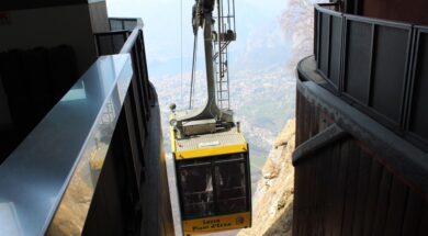 2203_funivia_arrivo