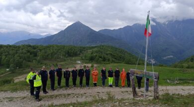 4) Onori al tricolore da parte dei vertici della Sezione Ana di Lecco