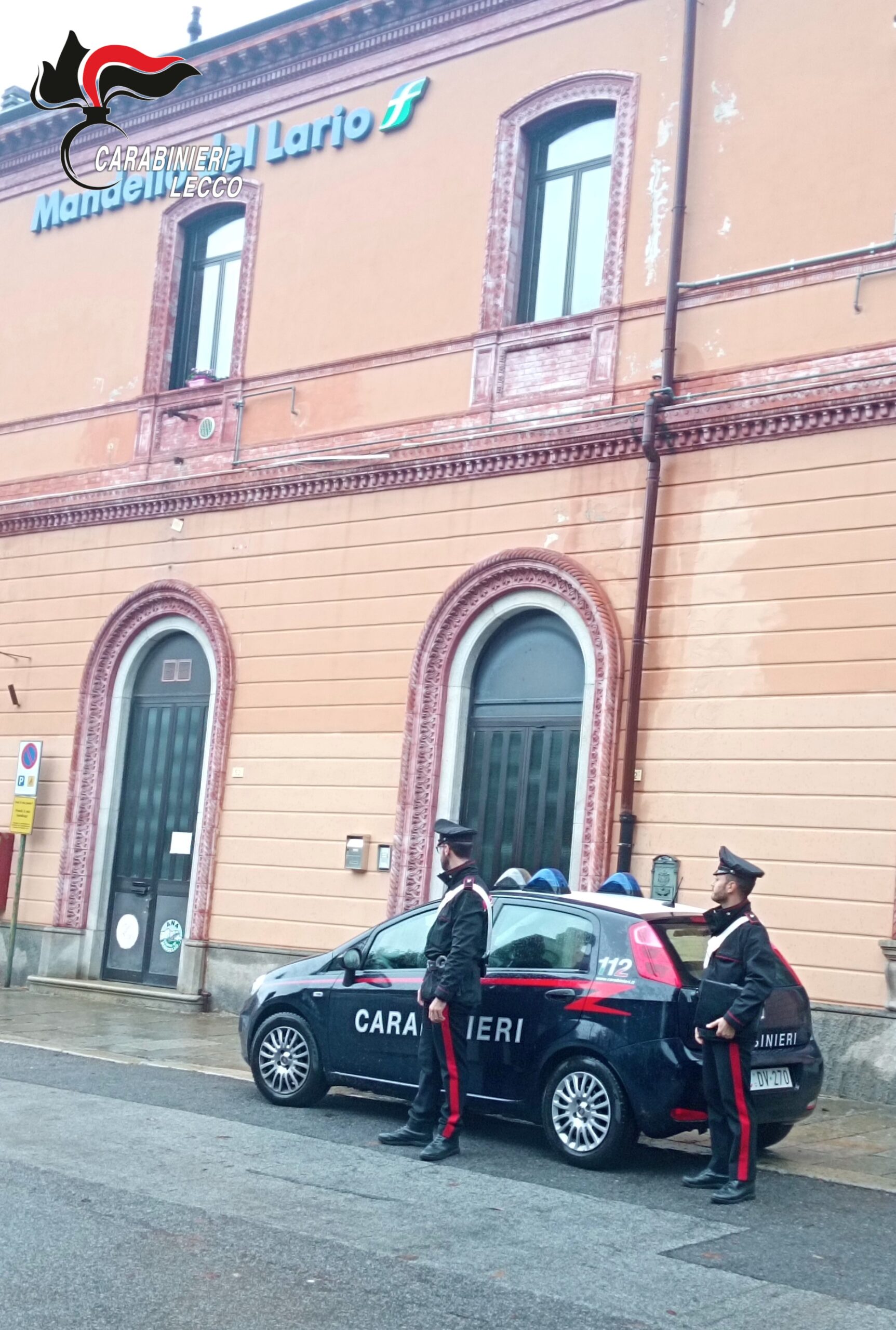 MANDELLO – SPACCIO DI COCAINA NEL PIAZZALE DEL SUPERMERCATO, ARRESTATO 22ENNE