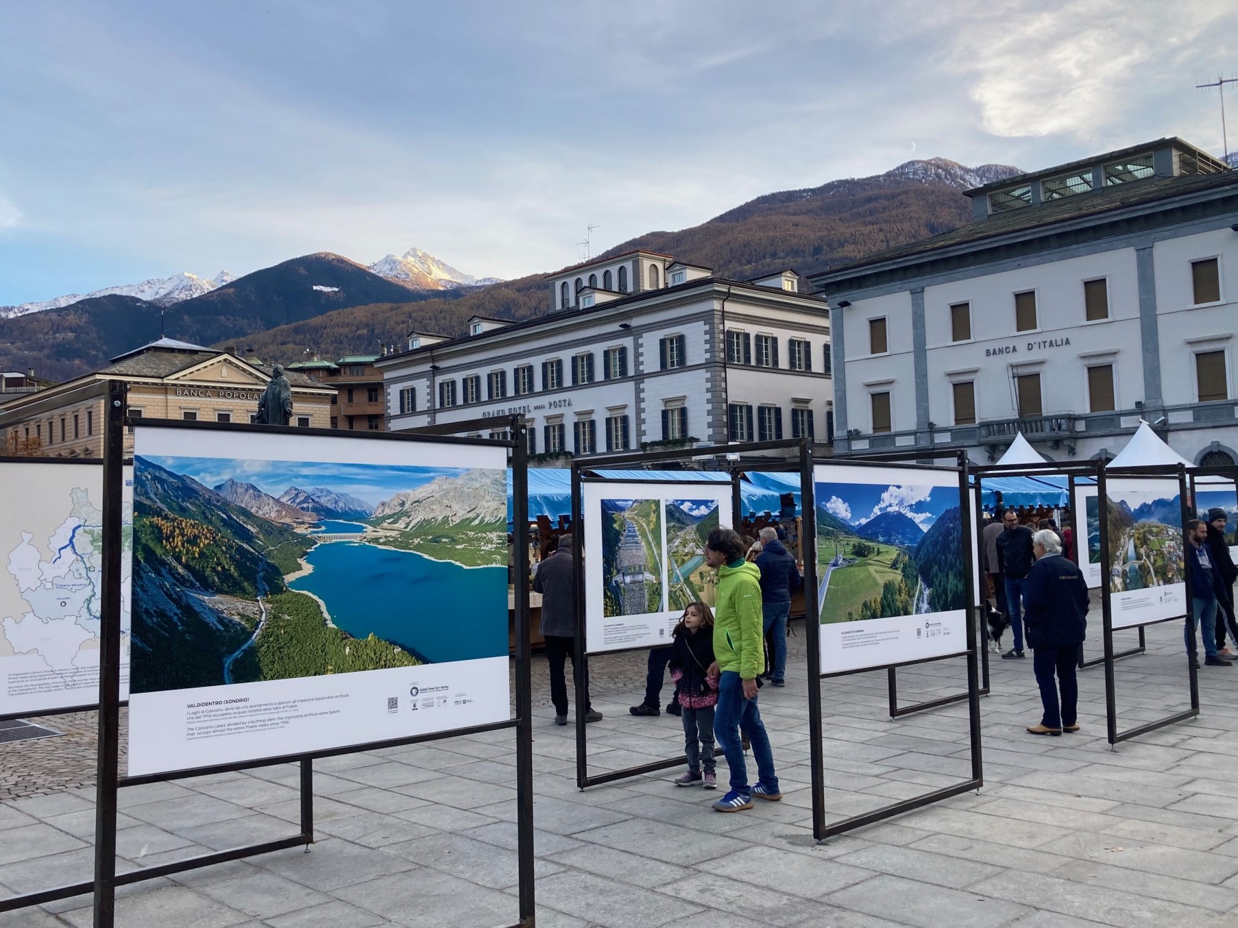 LECCO, UNA MOSTRA FOTOGRAFICA SULL’ADDA IN PIAZZA CERMENATI
