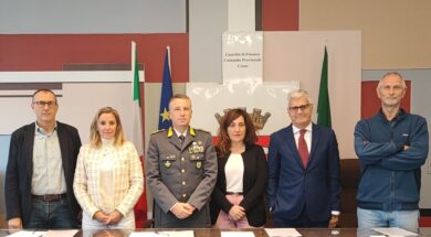 La firma del protocollo intesa como lecco per la salvaguardia del Lago di Como