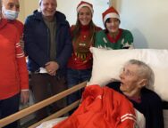RICCARDO. SARA, ALEXIA I NIPOTI DI BABBO NATALE CON ISIDORO