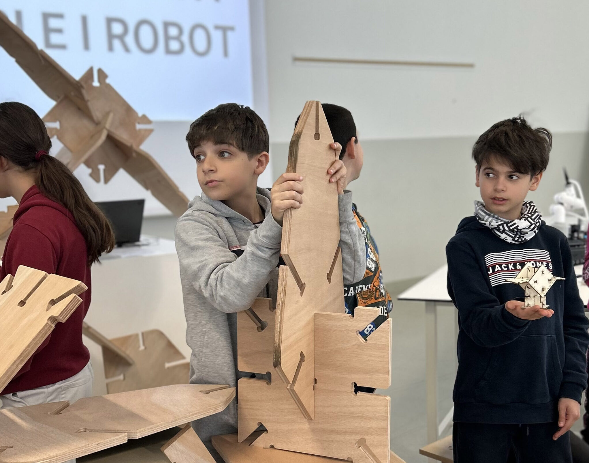 MFL STEM ACADEMY: UN SUCCESSO IL LABORATORIO DEDICATO A “LEONARDO DA VINCI E I ROBOT”