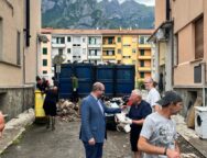 Zamperini e rifiuti in via Magenta
