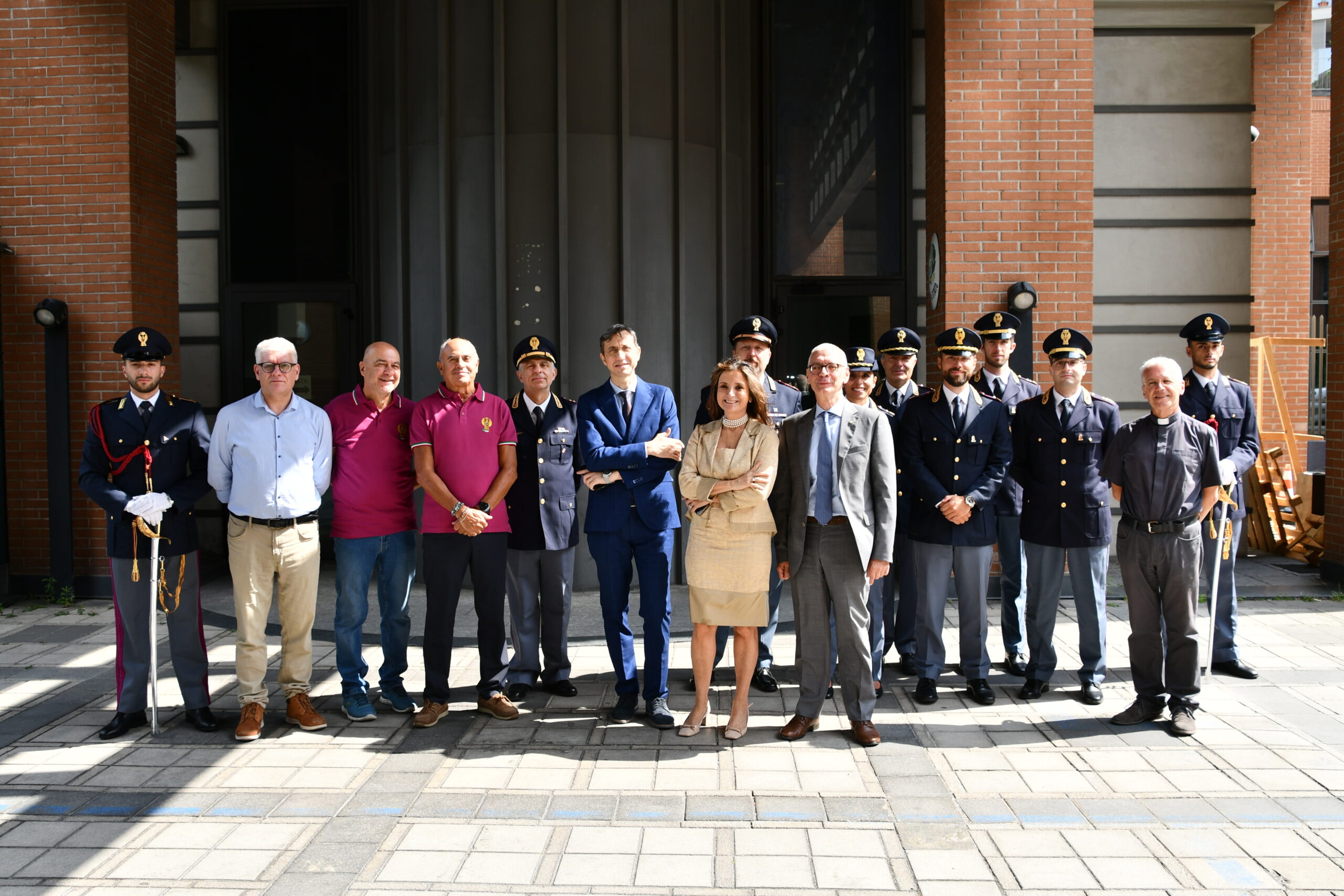 LECCO: IL PREFETTO SERGIO POMPONIO SALUTA LE FORZE DELL’ORDINE IN CITTÀ