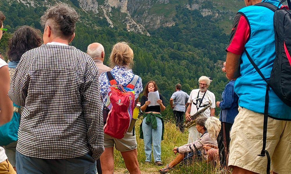 PIANI DEI RESINELLI: DUE PASSEGGIATE LETTERARIE PER SCOPRIRE LA MONTAGNA