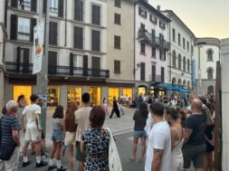 shopping di sera 2025 artisti 17 luglio 3