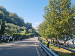 Oliveto Lario, Via Garibaldi civico nr. 147 con i nuovi dissuasori della sosta