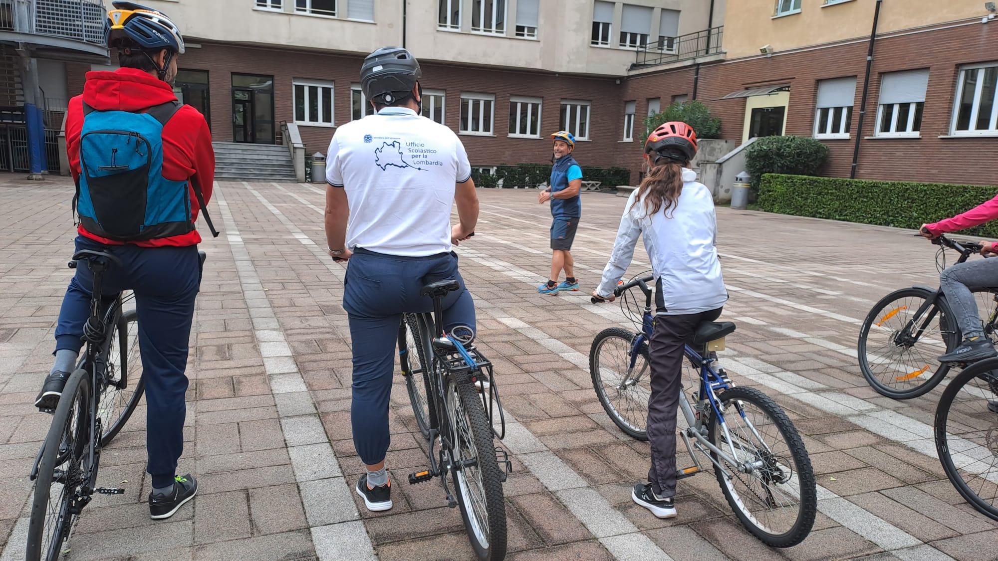 LA BICI ENTRA A SCUOLA