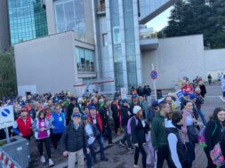partecipanti alla camminata manzoniana