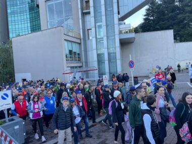 partecipanti alla camminata manzoniana