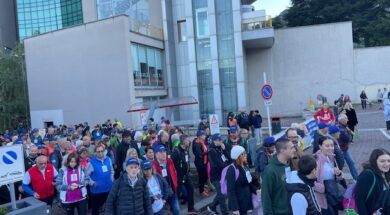 partecipanti alla camminata manzoniana