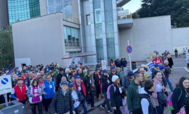 partecipanti alla camminata manzoniana