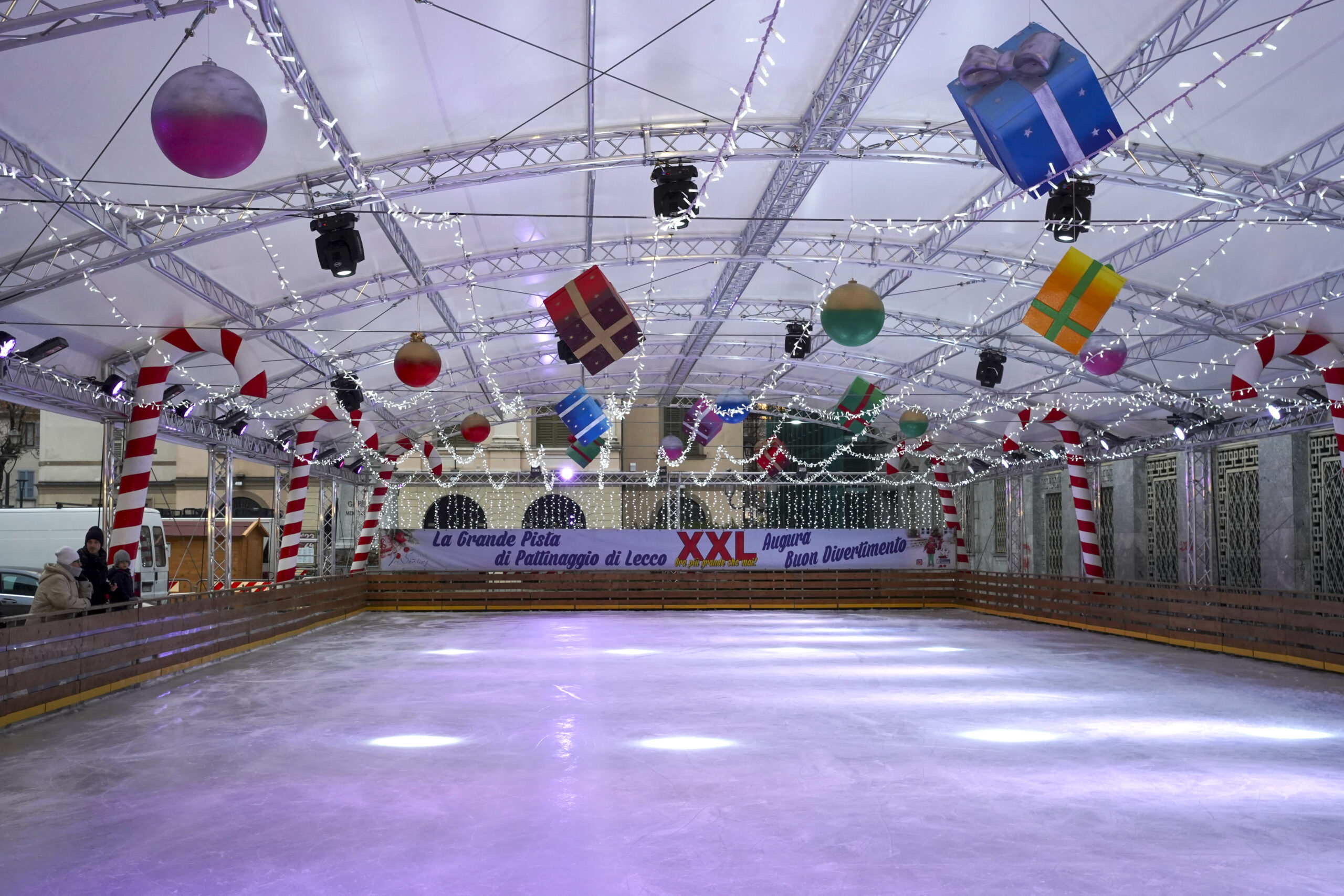 LECCO, SABATO 15 NOVEMBRE APRE LA PISTA DI PATTINAGGIO