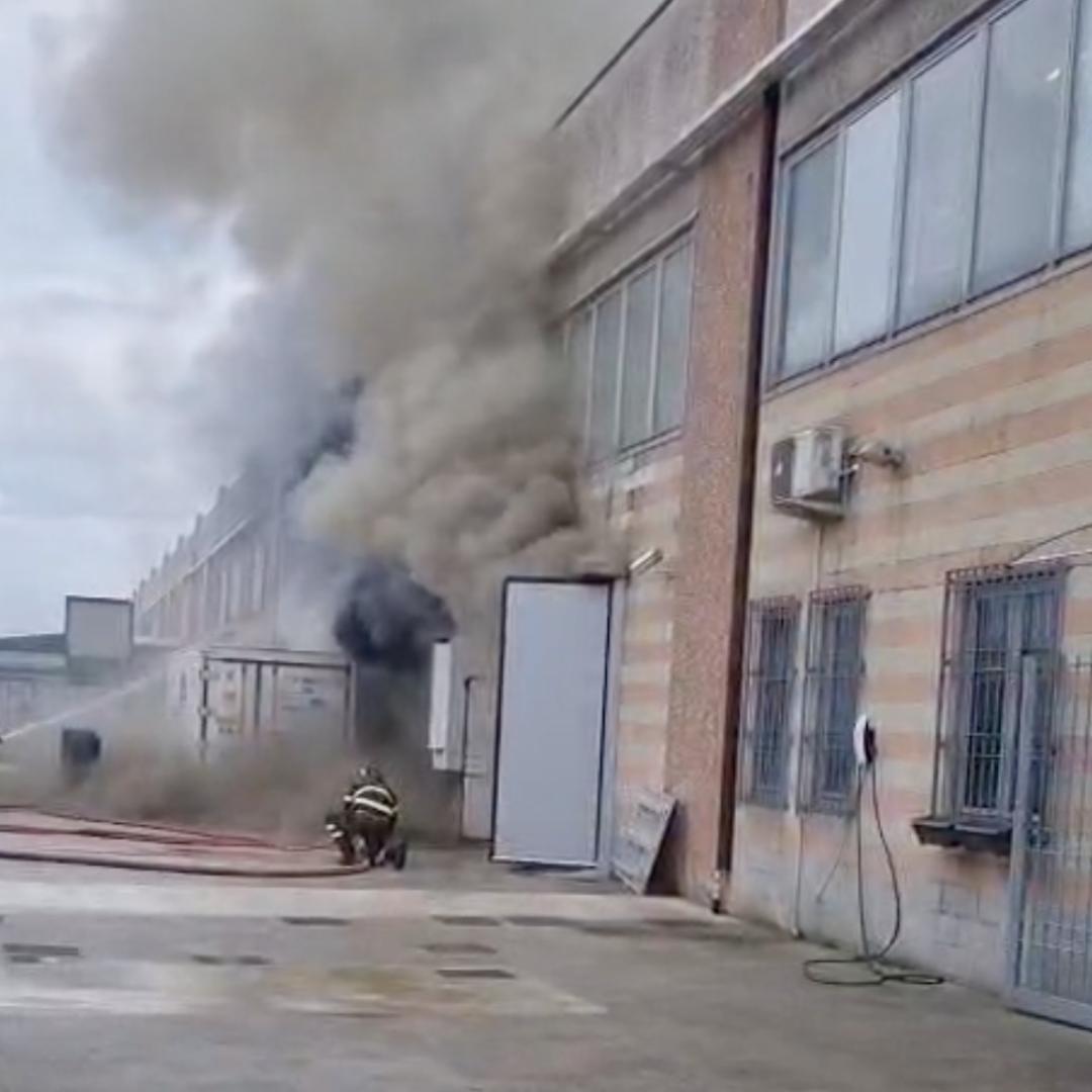 LOMAGNA, INCENDIO NELLO STABILIMENTO RONCALAB