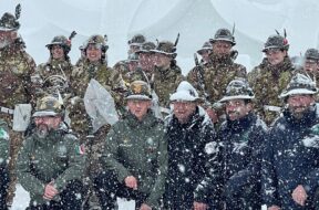 Presidente Ana Lecco con il colonnello Venturini a Livigno