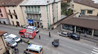 INCIDENTE IN CORSO EMANUELE FILIBERTO AUTO RIBALTATA TRAFFICO IN TILT