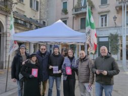 gazebo PD lecco per la campagna elettorale partito democratico