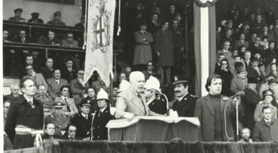 cerimonia_consegna_medaglia_argento_citta_di_Lecco_con_Sandro_Pertini_stadio_Rigamonti_14marzo1976_rit
