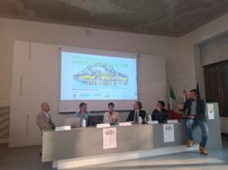 eco platform MONTI IL SECONDO DA DESTRA