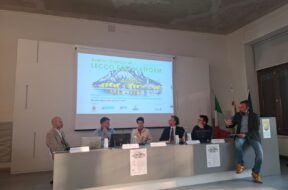 eco platform MONTI IL SECONDO DA DESTRA
