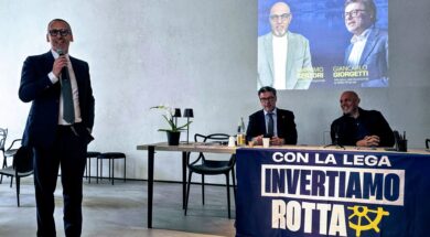 Foto Piazza_incontro 8 maggio