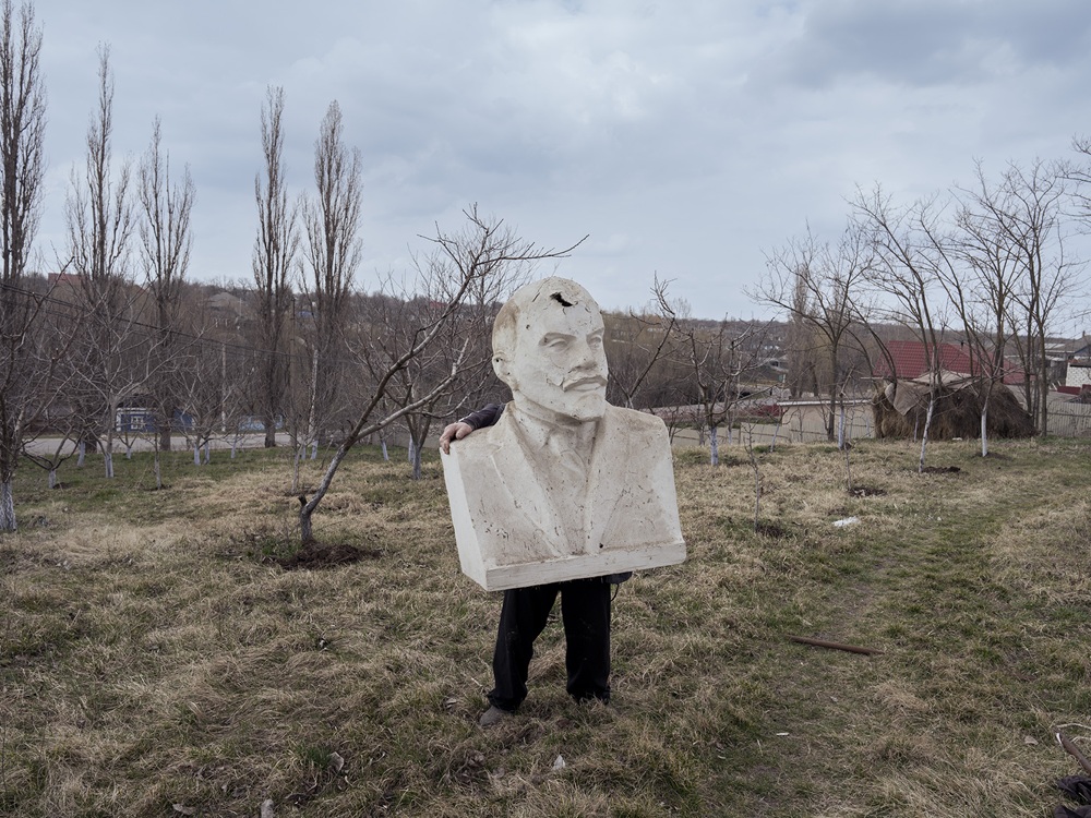ALLA TORRE VISCONTEA LE FOTOGRAFIE DI ALESSANDRO GRASSANI RACCONTANO LA MOLDOVA
