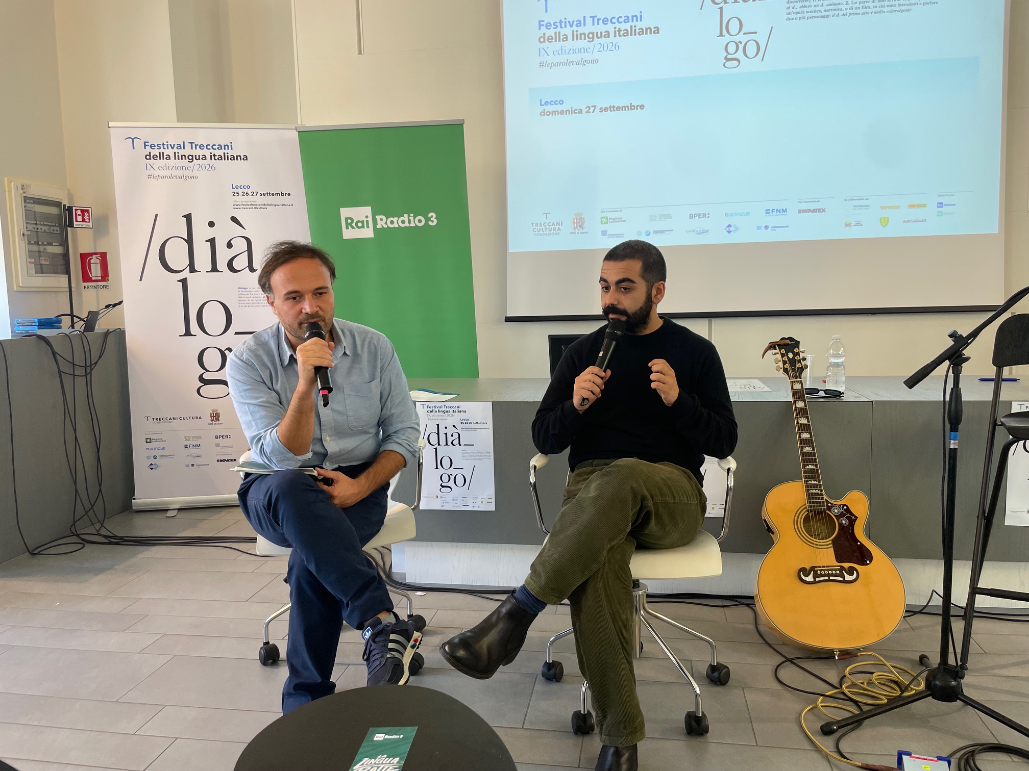 A LECCO LA LINGUA ITALIANA DIALOGA CON L’INTELLIGENZA ARTIFICIALE: PAROLE, MUSICA E CONFRONTO AL FESTIVAL TRECCANI
