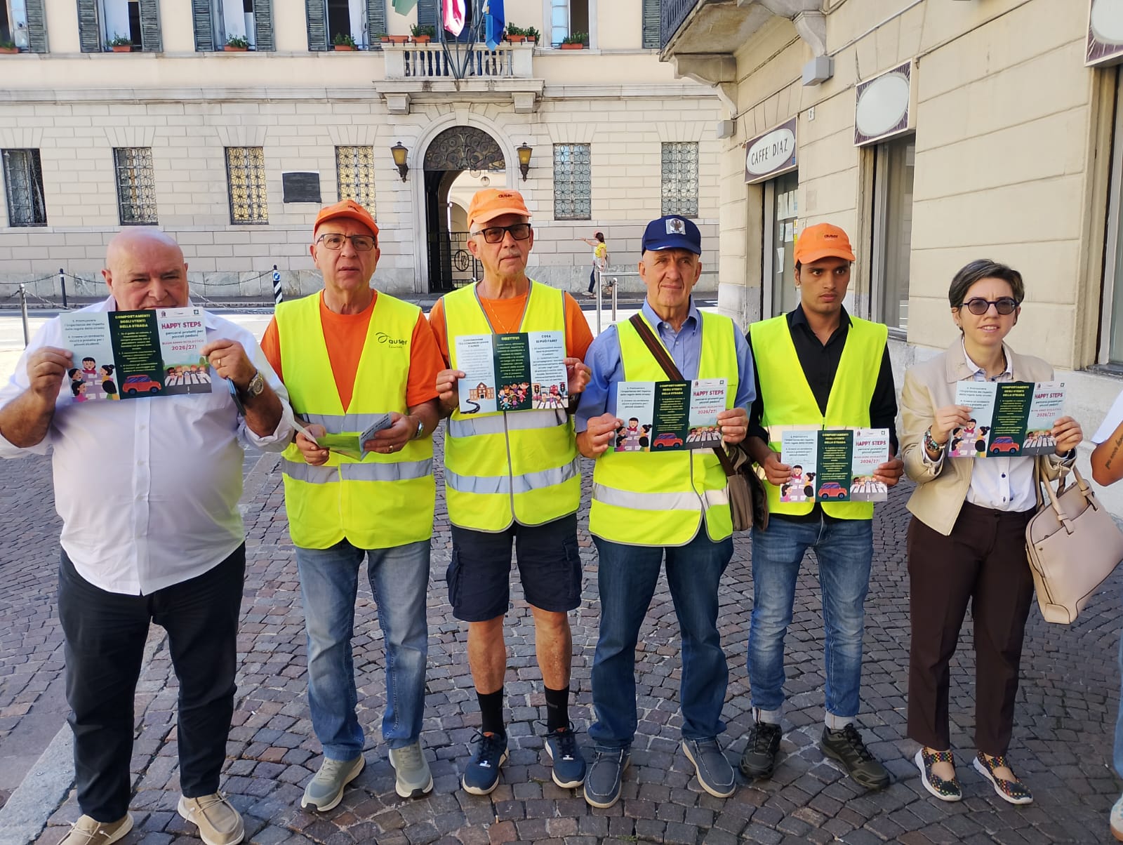 HAPPY STEPS E I GIOVANI STUDENTI ATTRAVERSANO SICURI