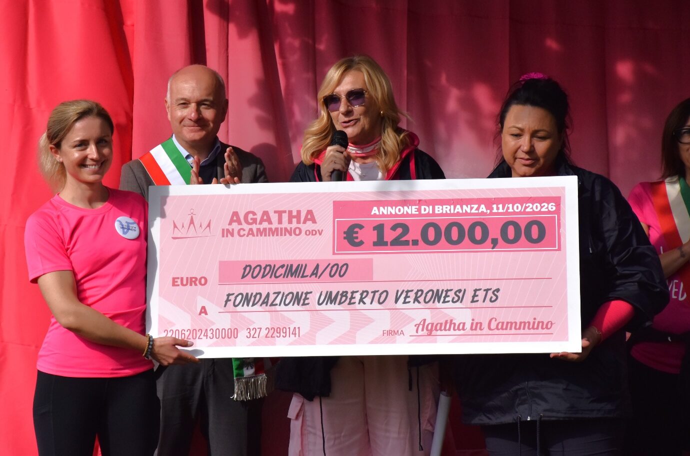 ANNONE DI BRIANZA, 750 PERSONE ALLA CAMMINATA SULL’ACQUA: DONATI 12 MILA EURO ALLA RICERCA SUL TUMORE AL SENO