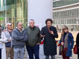Il presidio di mercoledì sotto Regione Lombardia Cellula Coscioni (1)