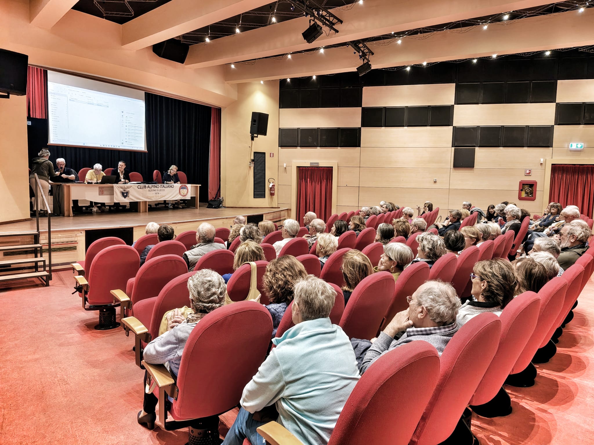 CAI LECCO, I SENIORES DEL GEO PRESENTANO IL PROGRAMMA 2027: 27 USCITE TRA MONTAGNA, VIAGGI E CULTURA